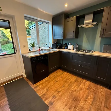 Elwood - Spacious Contemporary Home From Home In Harrogate With Parking Exterior photo