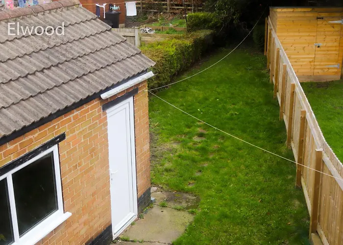 Elwood - Spacious Contemporary Home From Home In Harrogate With Parking