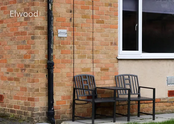 Elwood - Spacious Contemporary Home From Home In Harrogate With Parking