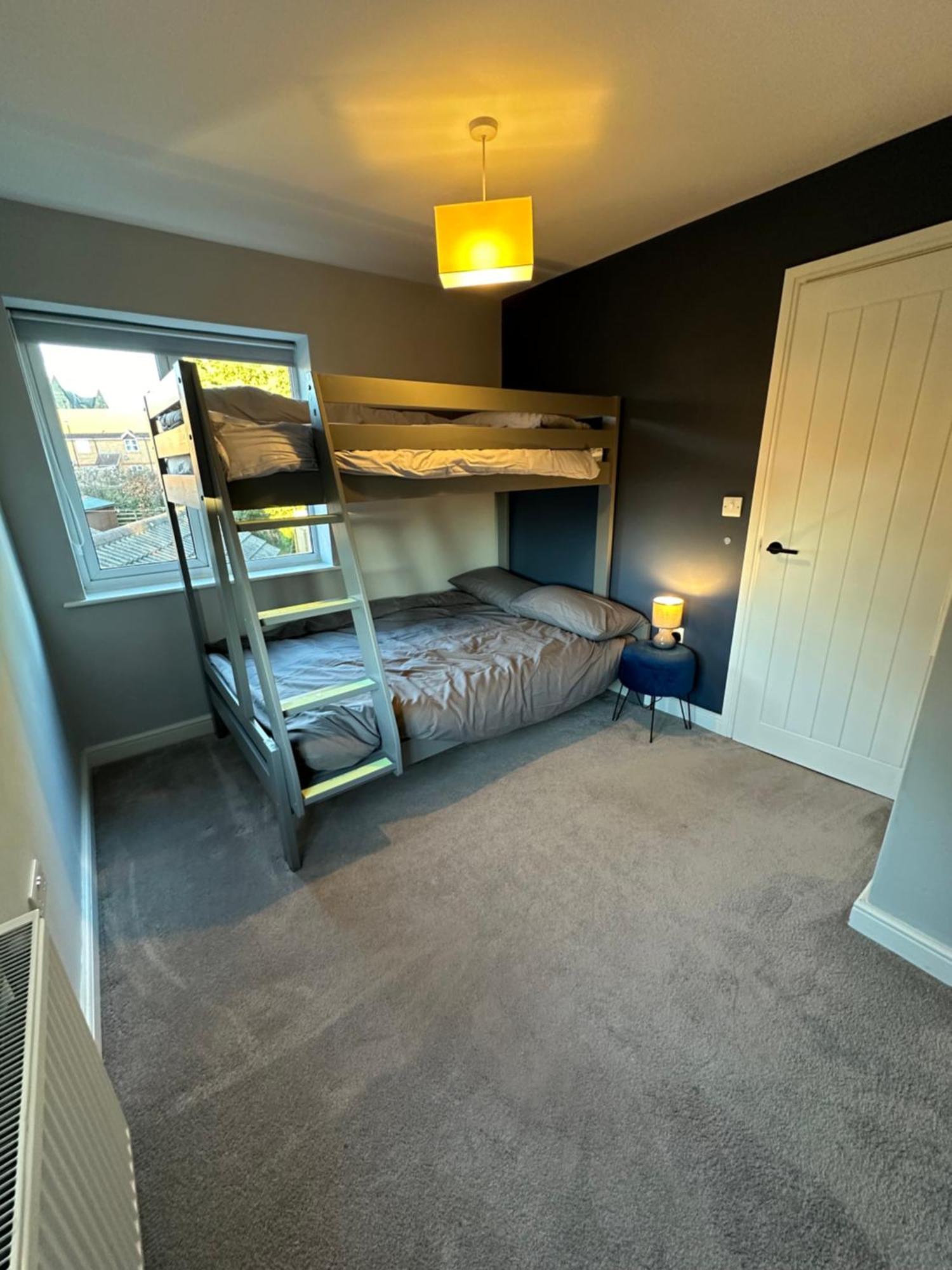 Elwood - Spacious Contemporary From In With Parking Harrogate